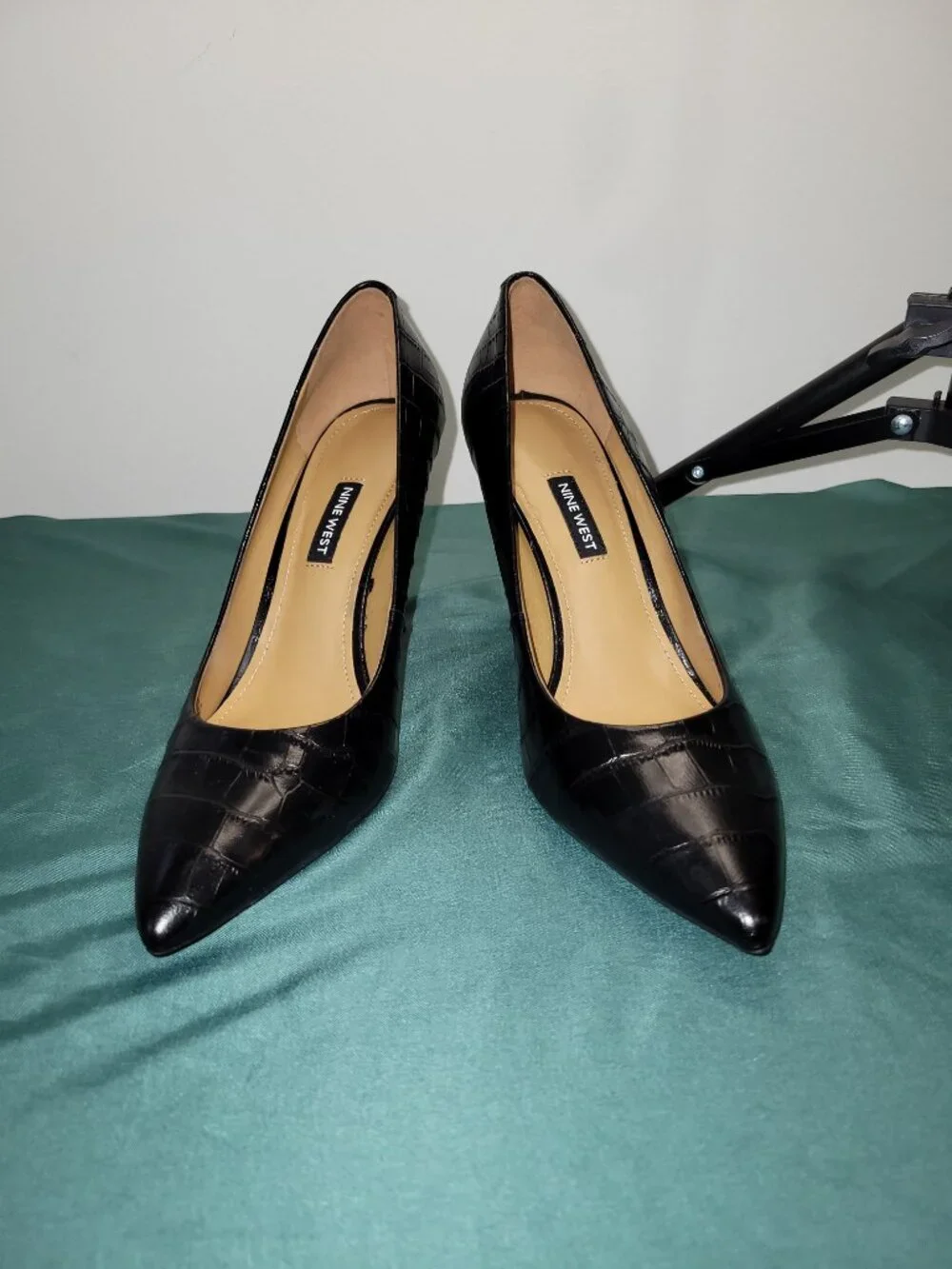 NINE WEST LEATHER CROC BLACK HEELS NEW 8.5